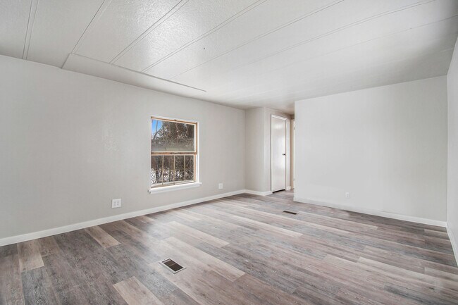 Building Photo - 1021 Glen Creighton Dr