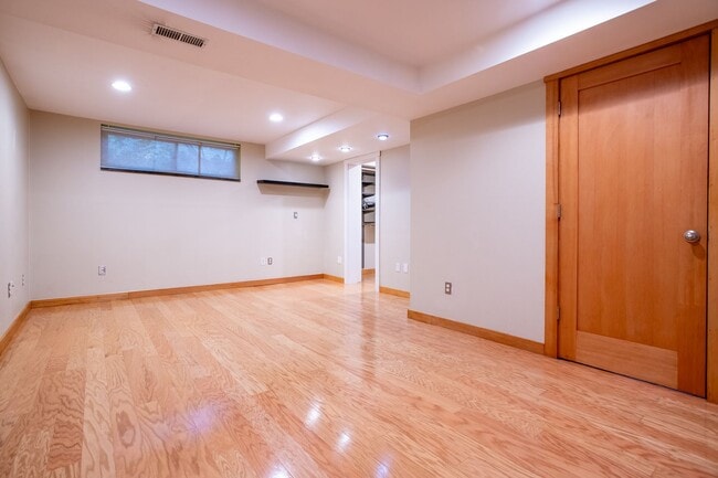 Building Photo - Magnolia 4 bedroom, 3 bathroom