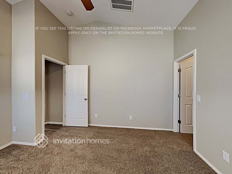 Building Photo - 552 S 167th Ln