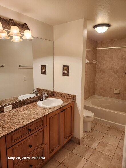 Building Photo - 20260 Estero Gardens Cir