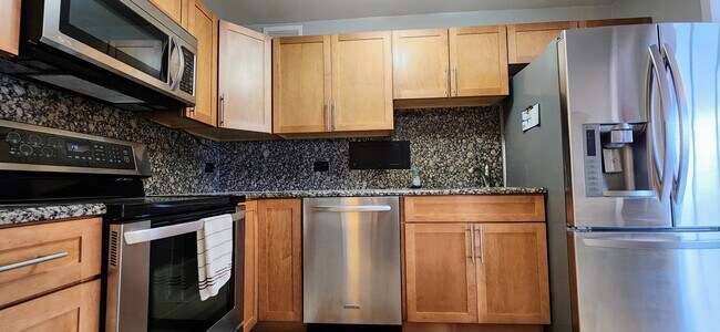 Building Photo - 6157 N Sheridan Rd