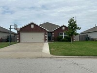 Building Photo - Country Living AND Convenience