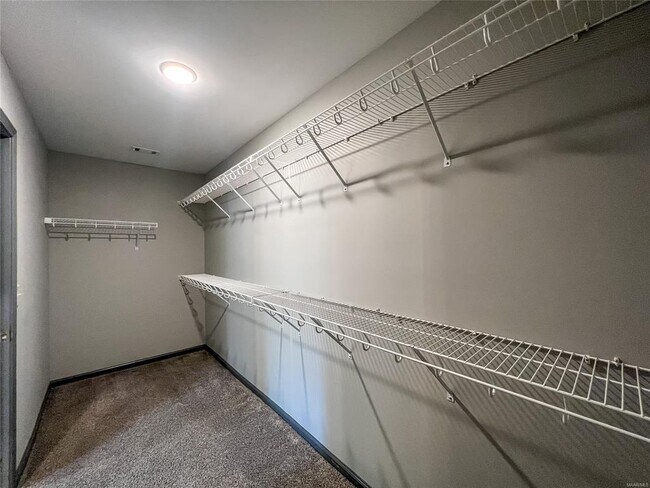 Building Photo - 583 Sunset Dr