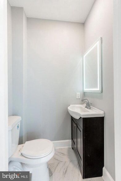 Building Photo - 2209 Dreer St