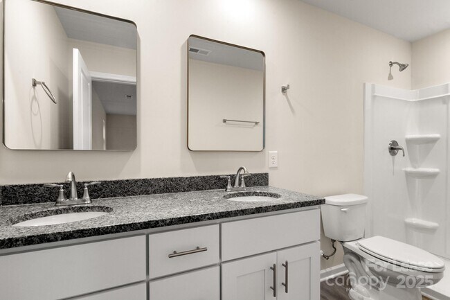 Building Photo - 990 Shearer Rd