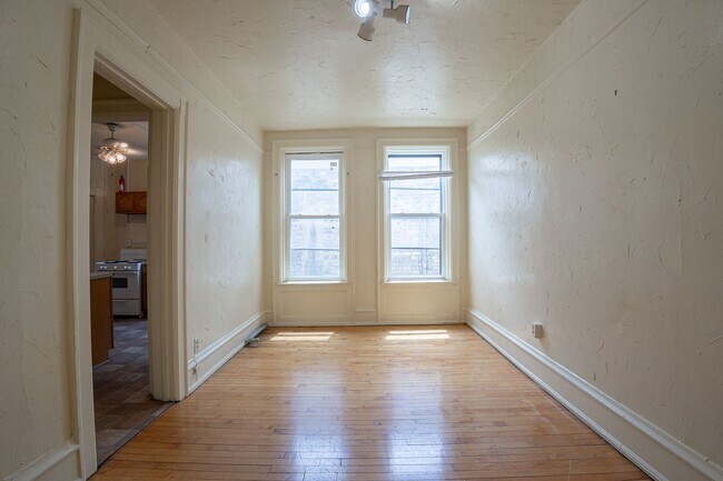 Building Photo - Comstock