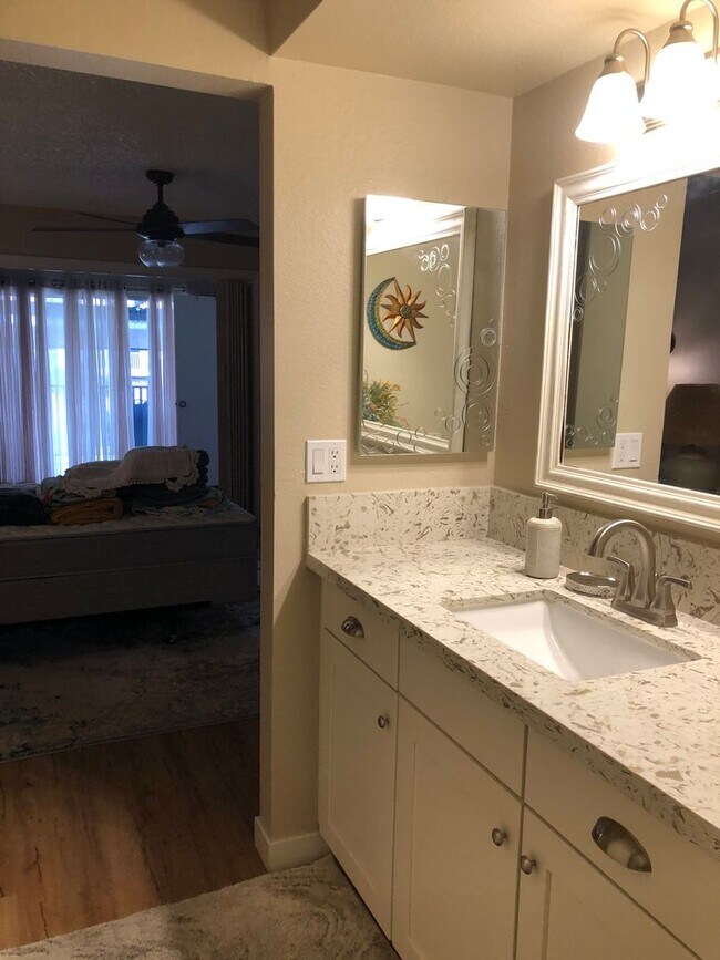 Building Photo - Welcome to this stunning 1-bedroom, 1.5-bathroom home located in Leisure World a 45+ Active Adult...