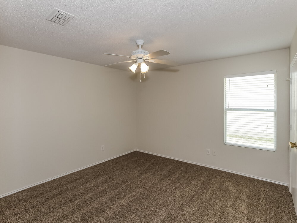 Building Photo - 8804 Seven Oaks Ln