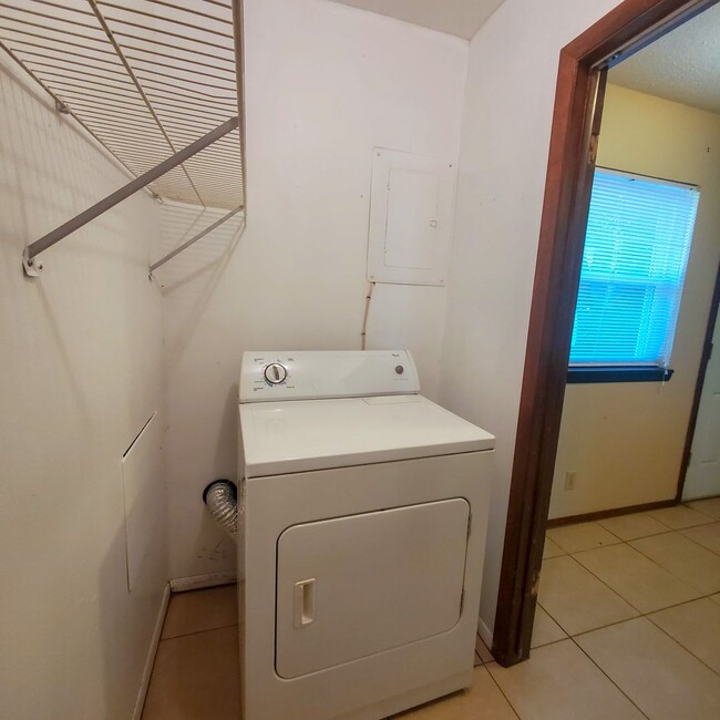 Building Photo - 2429 N Market Ave