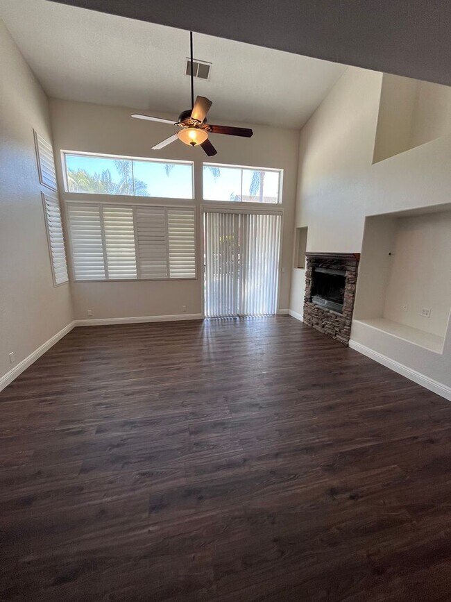 Building Photo - 4 BEDROOM TROPICAL OASIS IN W. ROSEVILLE W...