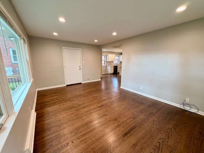Building Photo - 2987 S Clement Ave