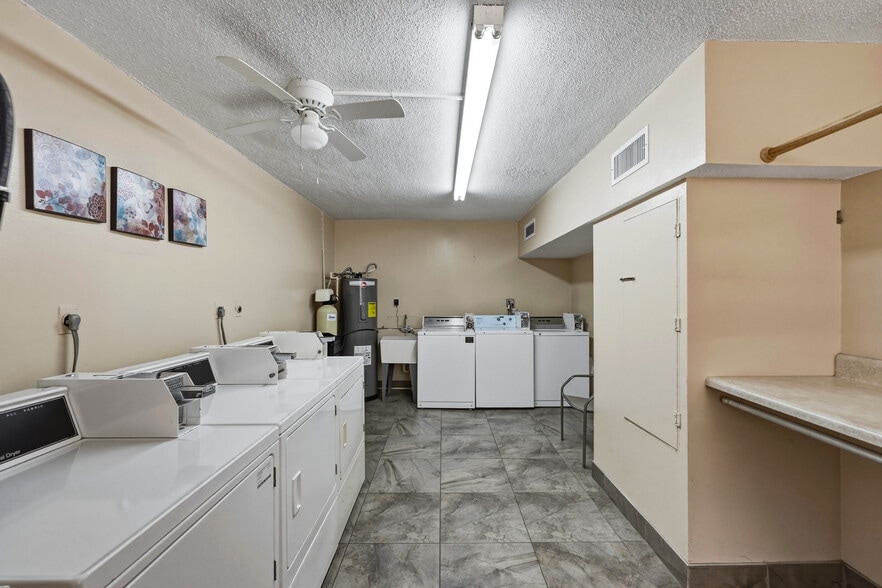 Laundry - 2650 Pearce Dr