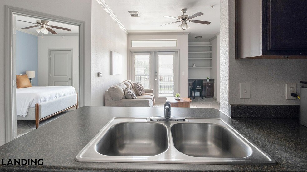 Building Photo - 15330 Liberty River Dr