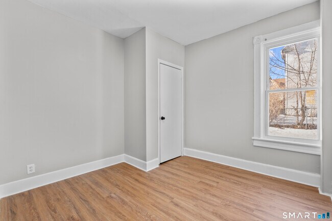 Building Photo - 394 Gregory St