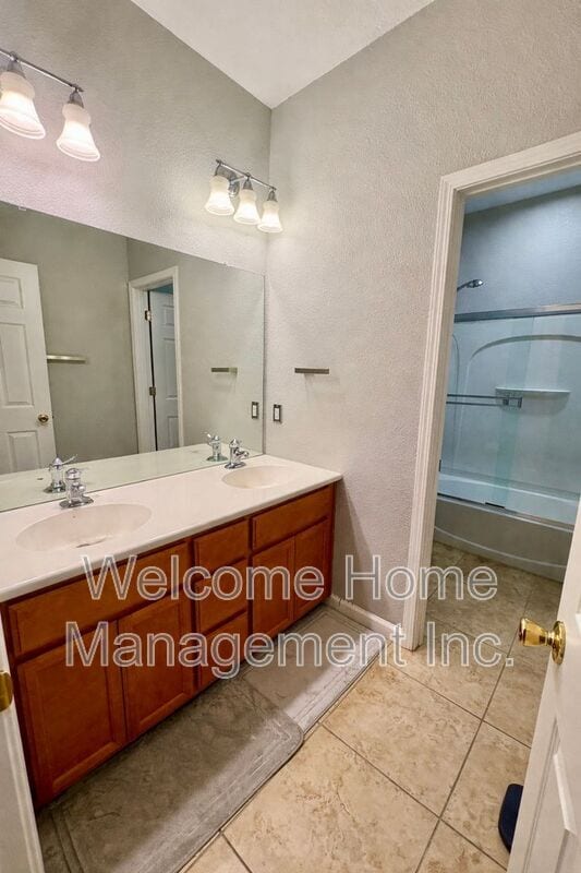 Building Photo - 6011 Daffodil Dr