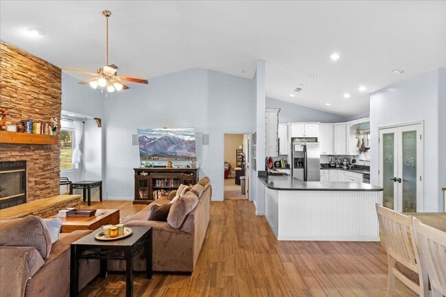 Building Photo - Stallion Springs Home!