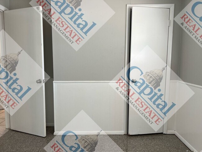 Building Photo - 3 Bedroom With Move In Special