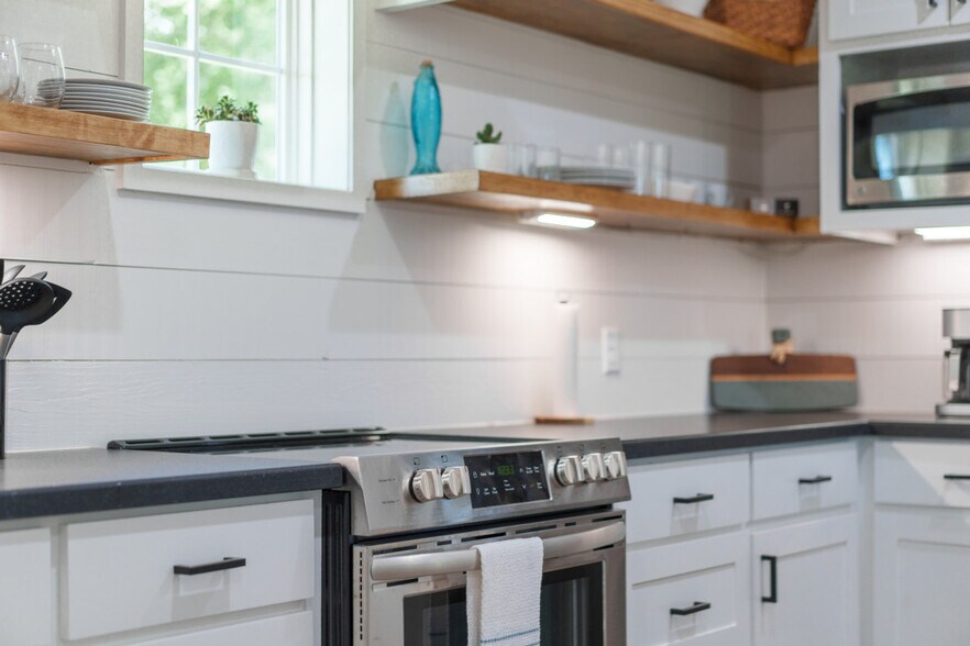 Building Photo - 8300 Lone Star Rd