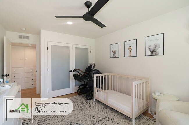 Building Photo - 1225 Manzanita Hills Ave