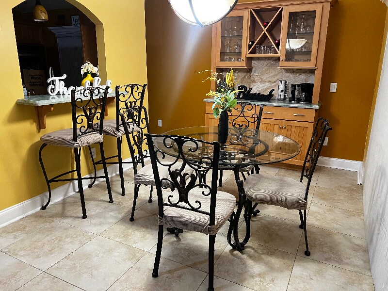 Building Photo - 190 Temple Ave