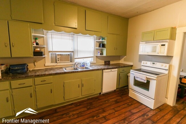 Building Photo - 1019 Moro St