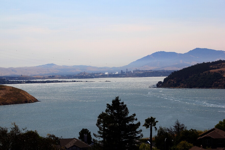 Building Photo - 1201 Glen Cove Pky