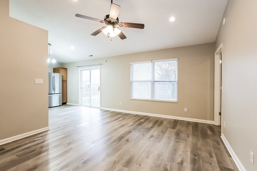 Building Photo - 5842 Kiah Ct