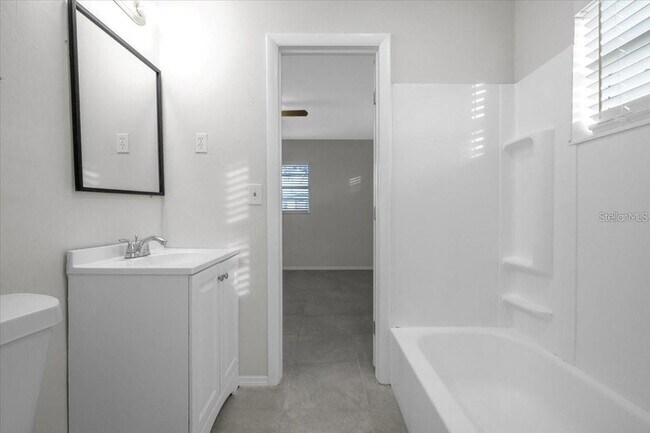 Building Photo - 1099 Hargrave St