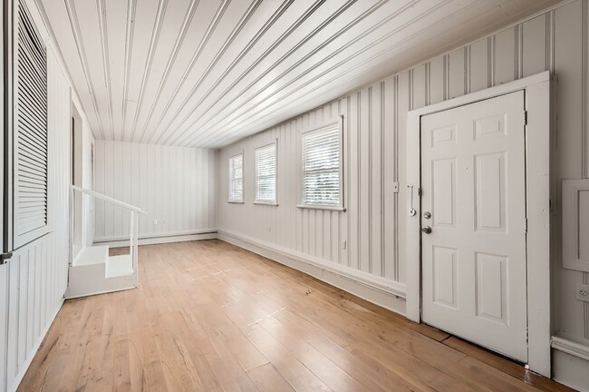 Building Photo - 224 E Boyd St