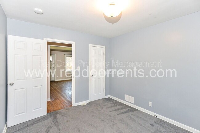 Building Photo - 4930 N Illinois St