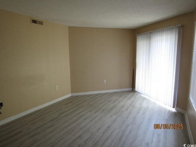 Building Photo - 4222 Pinehurst Cir