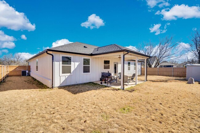 Building Photo - 5622 Mesa Loop