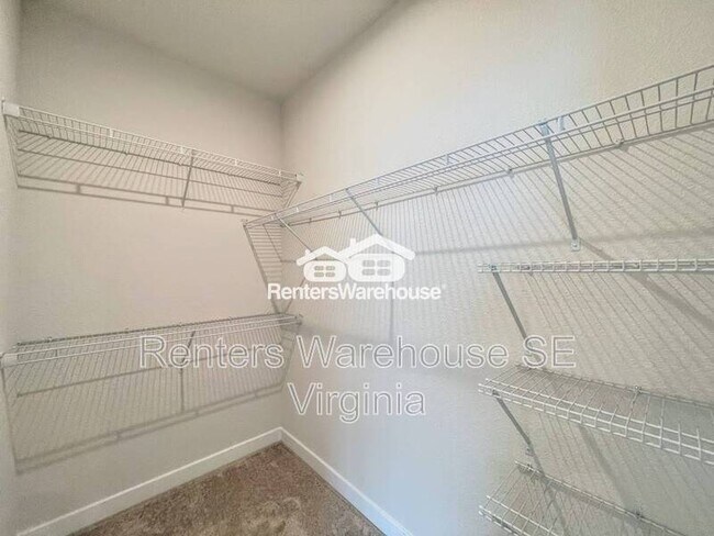 Building Photo - 1724 Defiance Dr