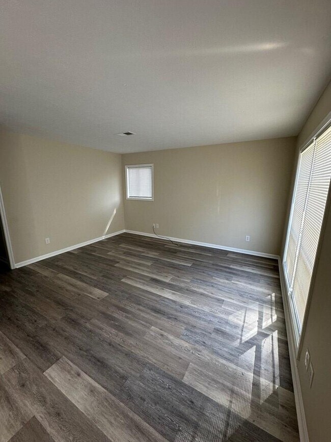 Building Photo - 4135 Forrest Rd