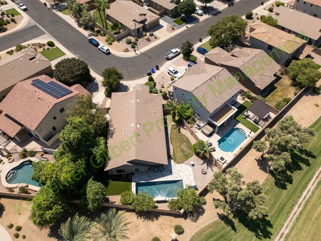Building Photo - Spacious 4-Bedroom Home with Pool in Gilbe...
