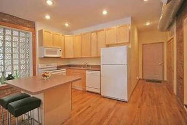 Building Photo - 1 bedroom in Chicago IL 60613