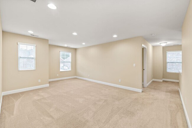 Building Photo - (Coming Soon) 5 Bedroom Brick Home in Matthews!