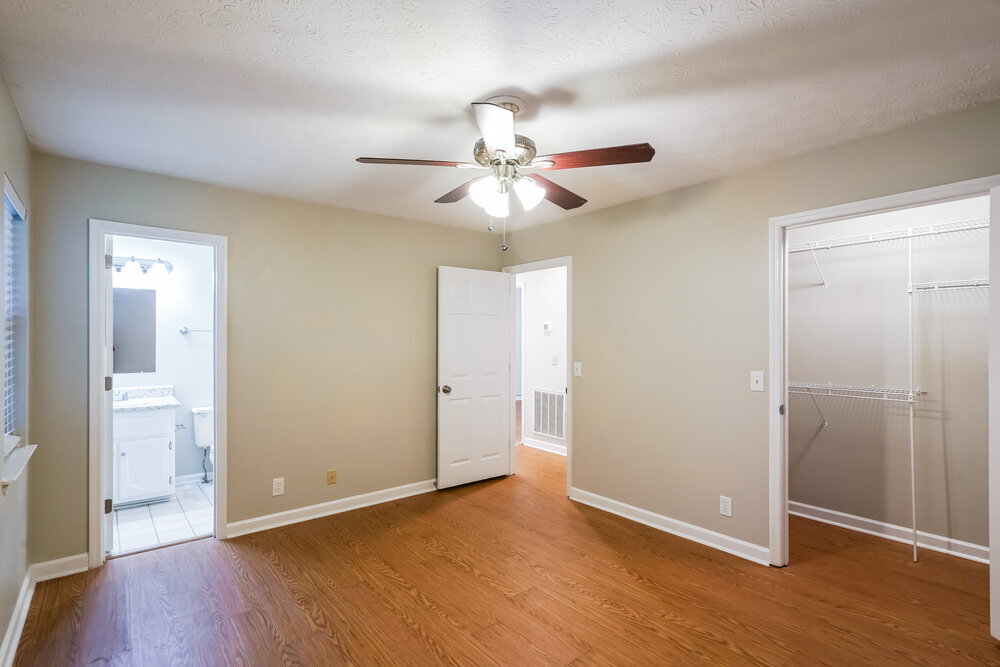 Building Photo - 218 Lakeside Park Dr