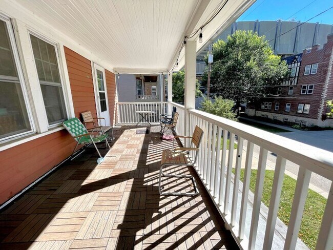 Building Photo - 1608/10 Hoyt St.