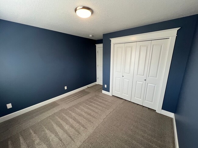 Building Photo - Large Three Bedroom Home in West Salem wit...