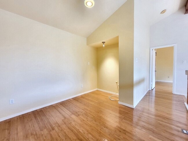 Building Photo - Modern and Cozy 2/BR 2/BA Home in Gated Co...