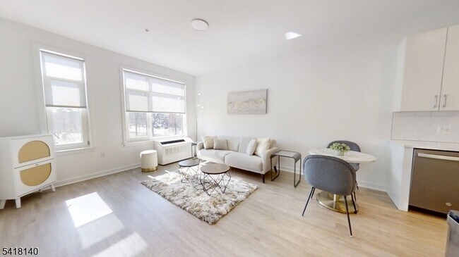 Building Photo - 1181 Morris Ave