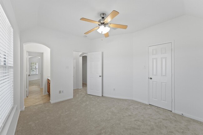 Building Photo - 26422 Creston Woods Dr