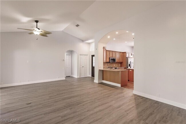 Building Photo - 2615 6th St W