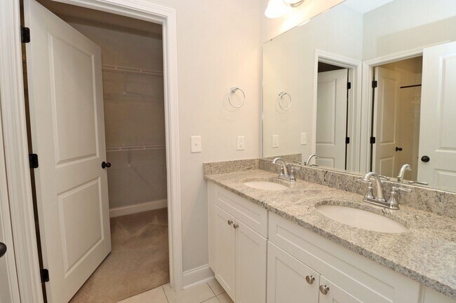 Building Photo - Fabulous 4 bedroom 2.5 Bath House ~ Minutes to Fort Jackson ~ Available June 2026!