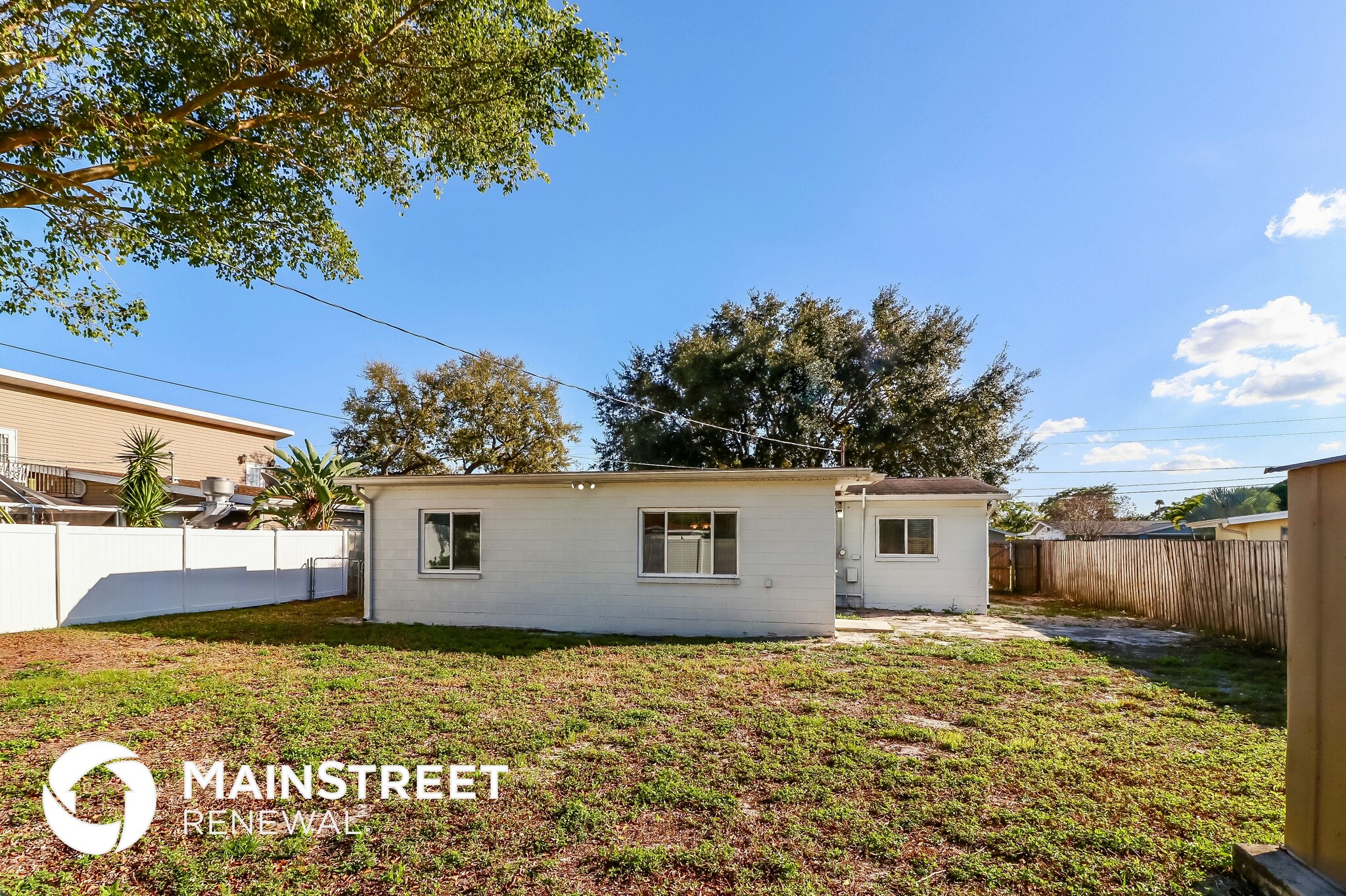 Building Photo - 121 Sunlit Cove Dr NE