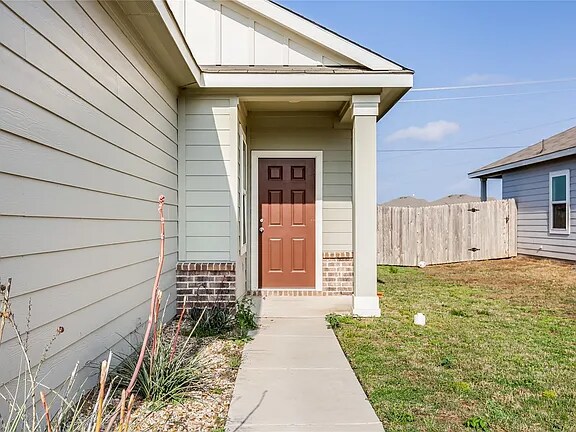 Building Photo - 131 Peony Ln.