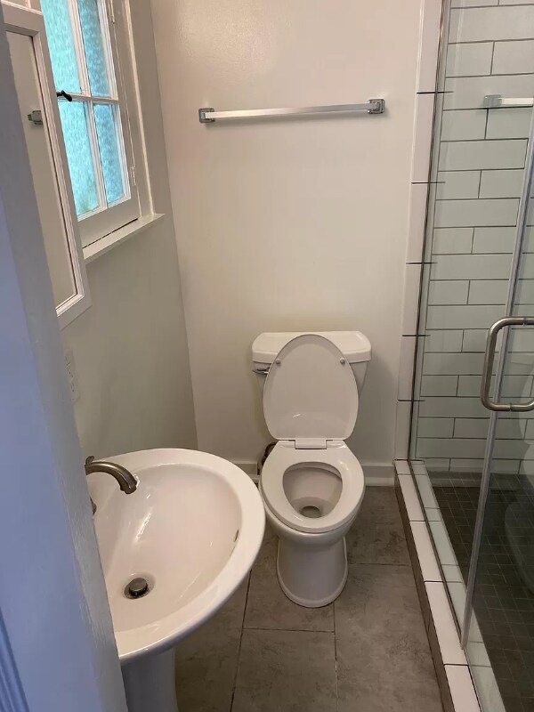 Building Photo - 508 W Cameron Ave