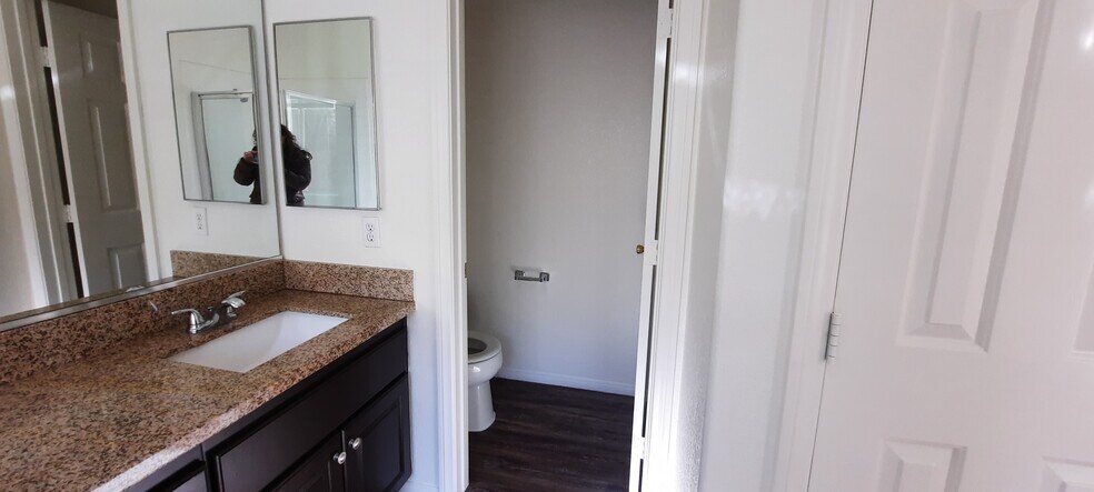 Building Photo - 18 Mesquite Village Cir