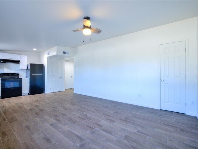 Building Photo - Beautifully Updated 1 Bedroom Home – Ready...